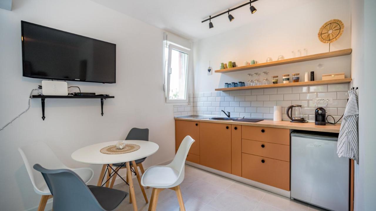 Cozy Apartment, 10 Minutes Walking Distance From The Old Town Котор Екстериор снимка